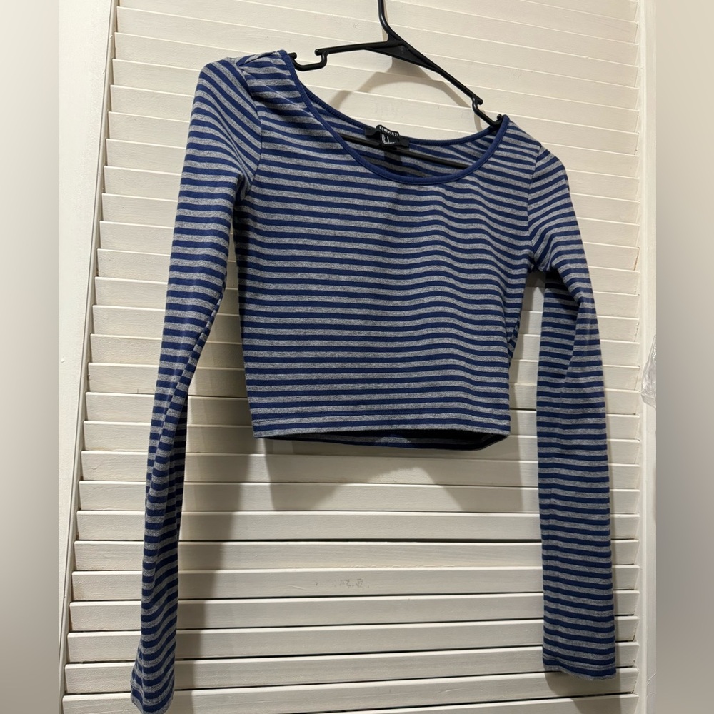 Forever 21 Juniors Long sleeve striped crop top EUC